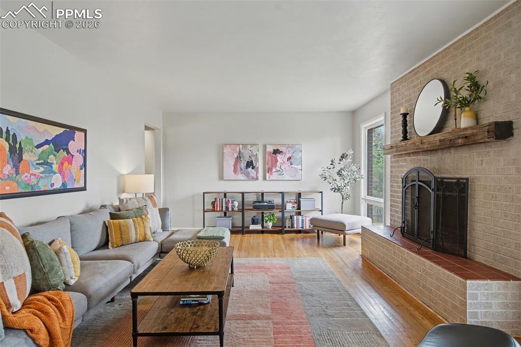 Image 13 of 44: Living Room