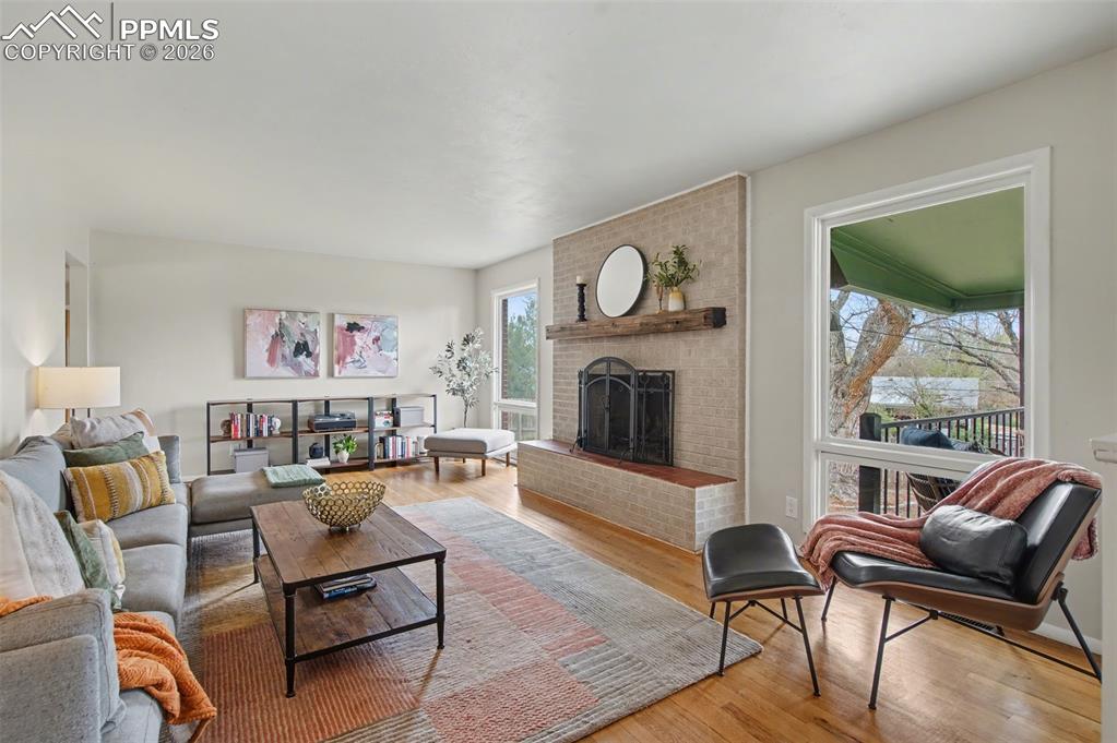 Image 15 of 44: Living Room