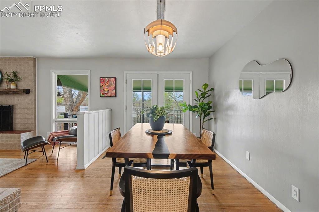 Image 17 of 44: Dining Area