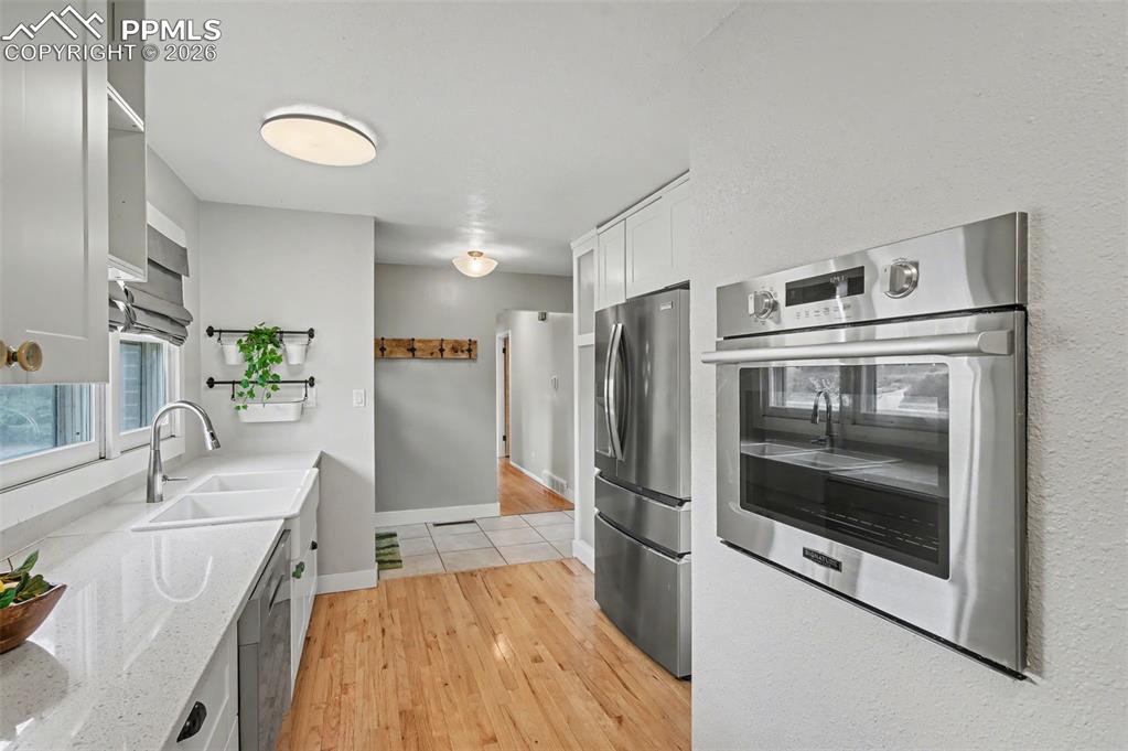 Image 18 of 44: Kitchen