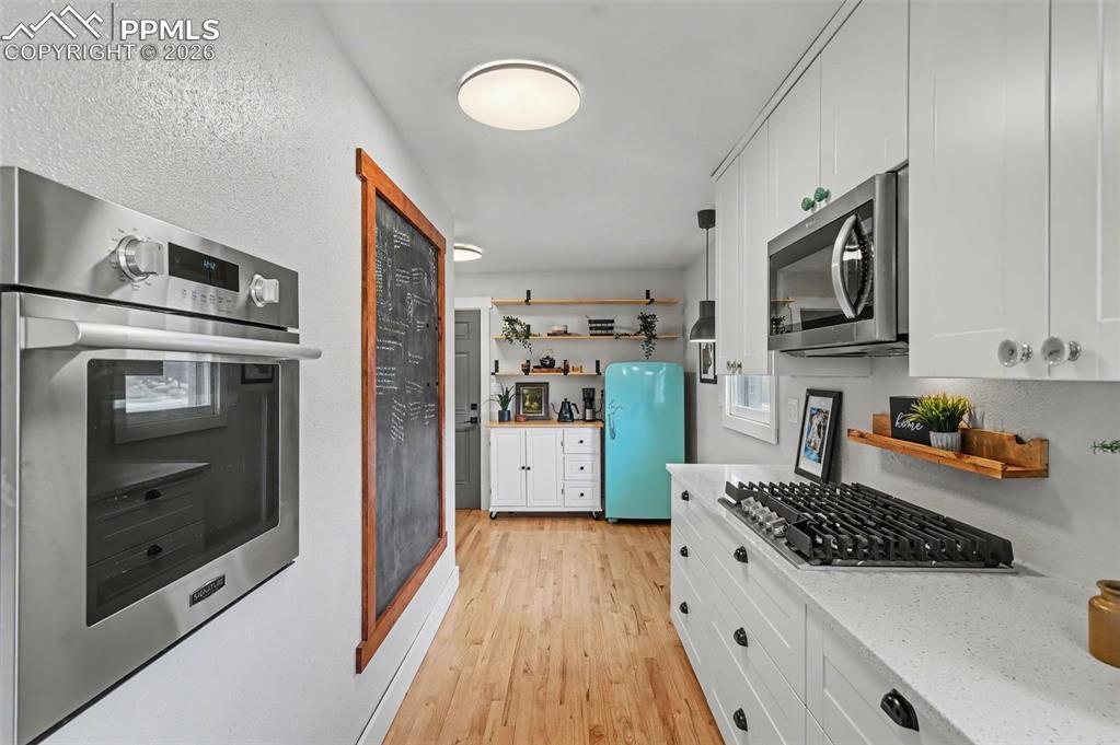 Image 19 of 44: Kitchen