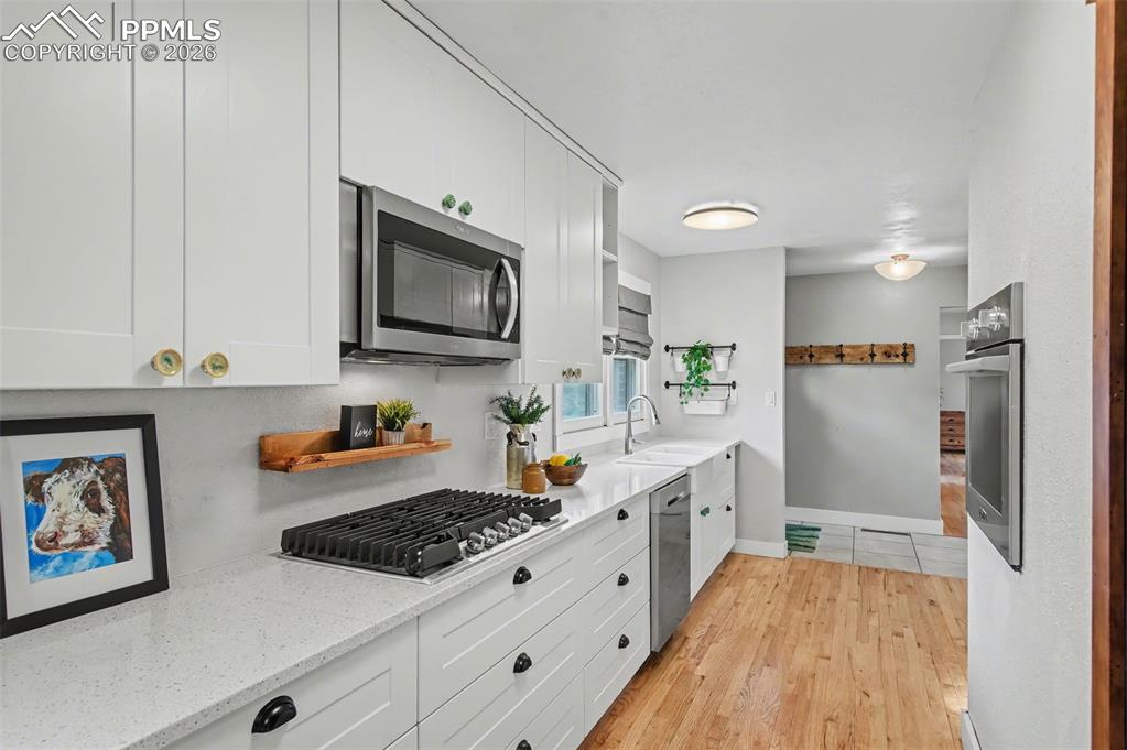 Image 21 of 44: Kitchen