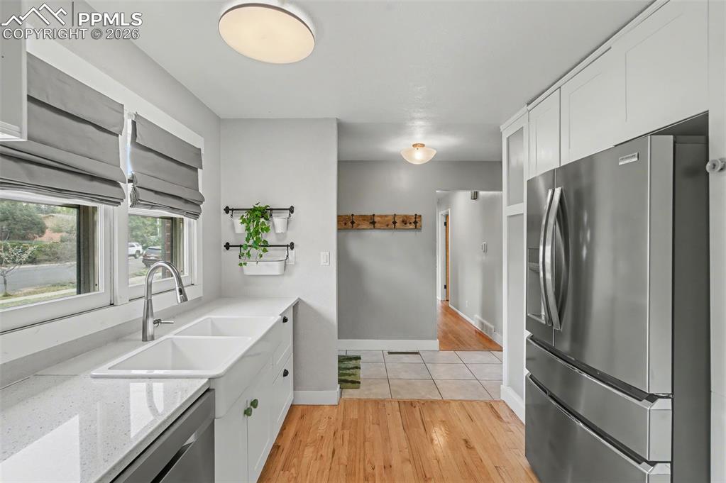 Image 22 of 44: Kitchen