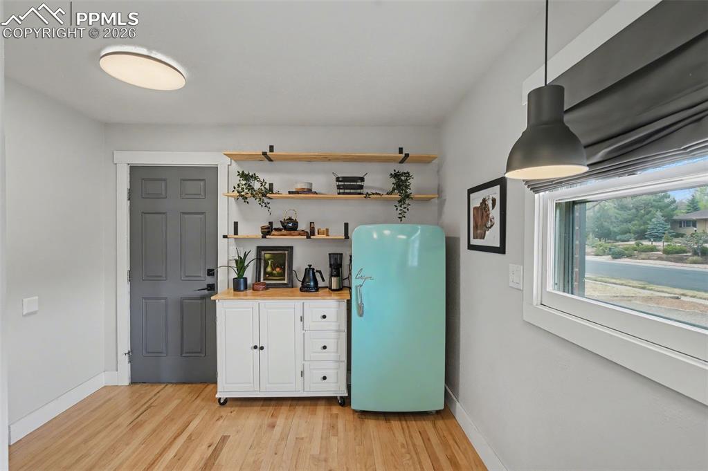 Image 24 of 44: Kitchen