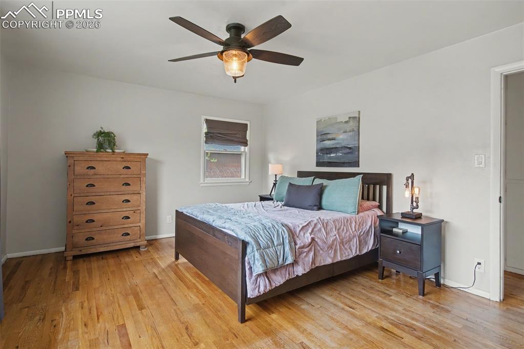 Image 25 of 44: Bedroom