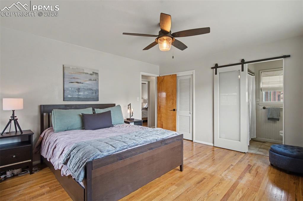 Image 26 of 44: Bedroom