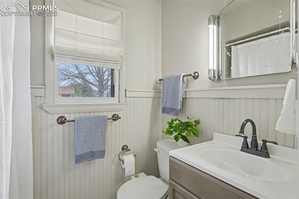 Image 28 of 44: Bathroom