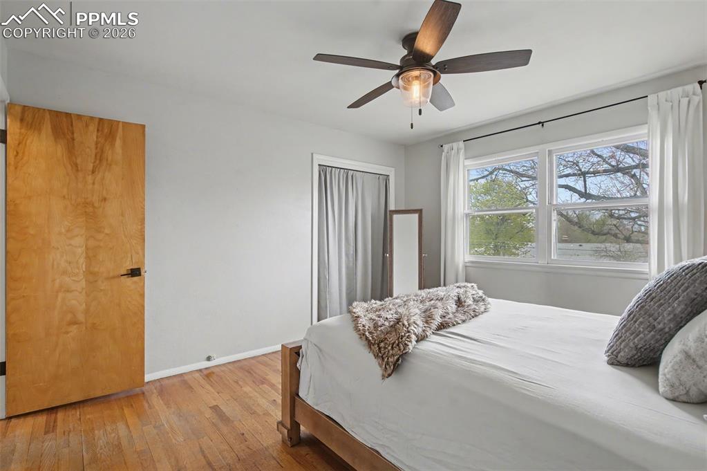 Image 30 of 44: Bedroom