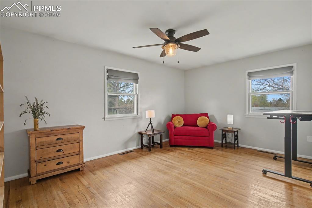 Image 31 of 44: Sitting Room