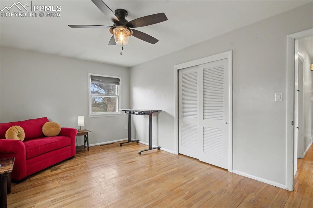 Image 32 of 44: Sitting Room