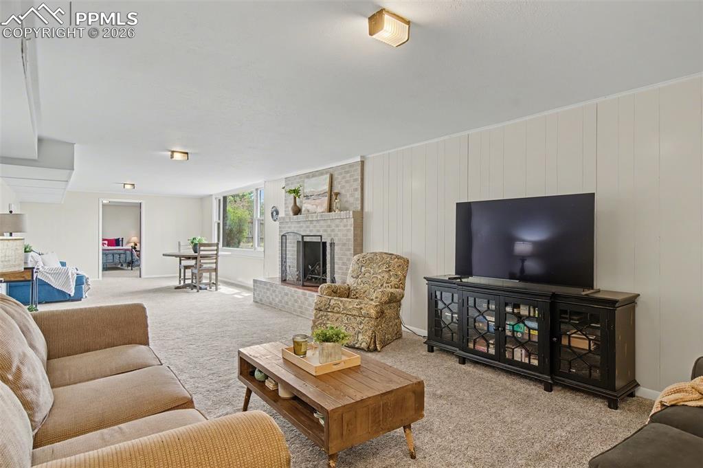 Image 35 of 44: Family Room