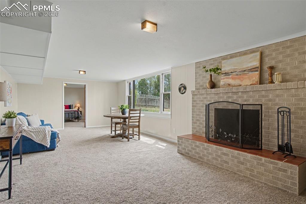 Image 36 of 44: Family Room