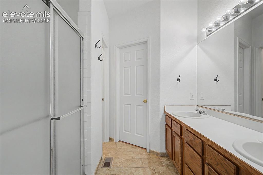 Image 27 of 44: Master Bathroom