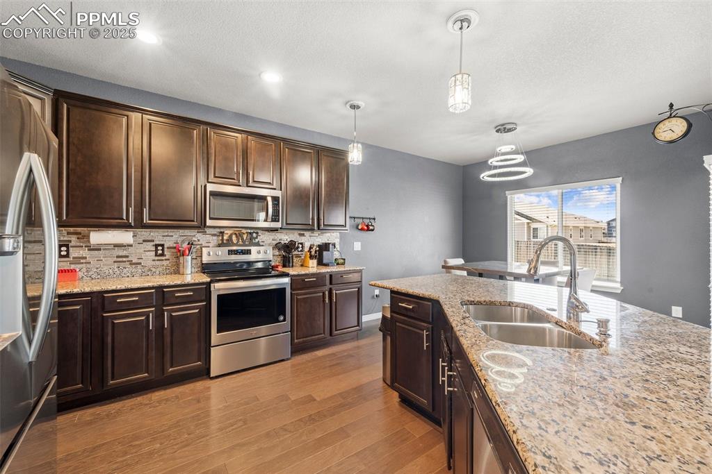 Image 10 of 30: Kitchen
