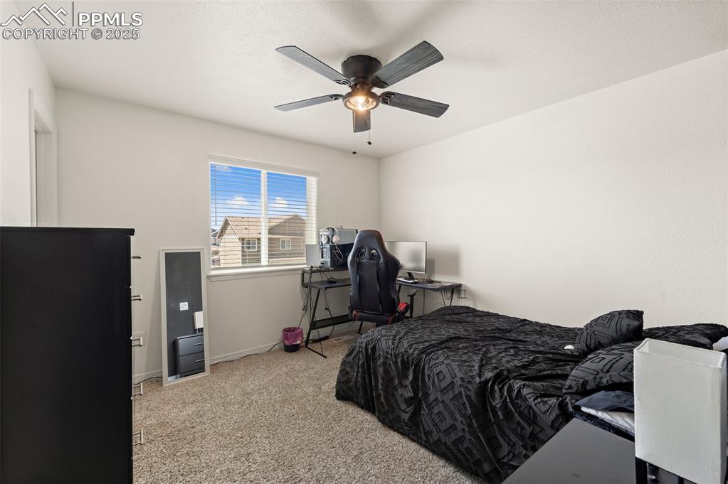 Image 16 of 30: Bedroom