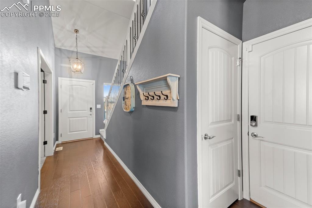 Image 6 of 30: Entry