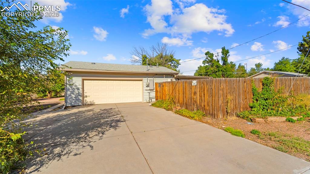 Image 4 of 33: Attached 2 car garage