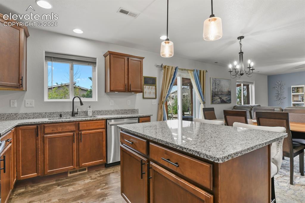 Image 16 of 38: Kitchen