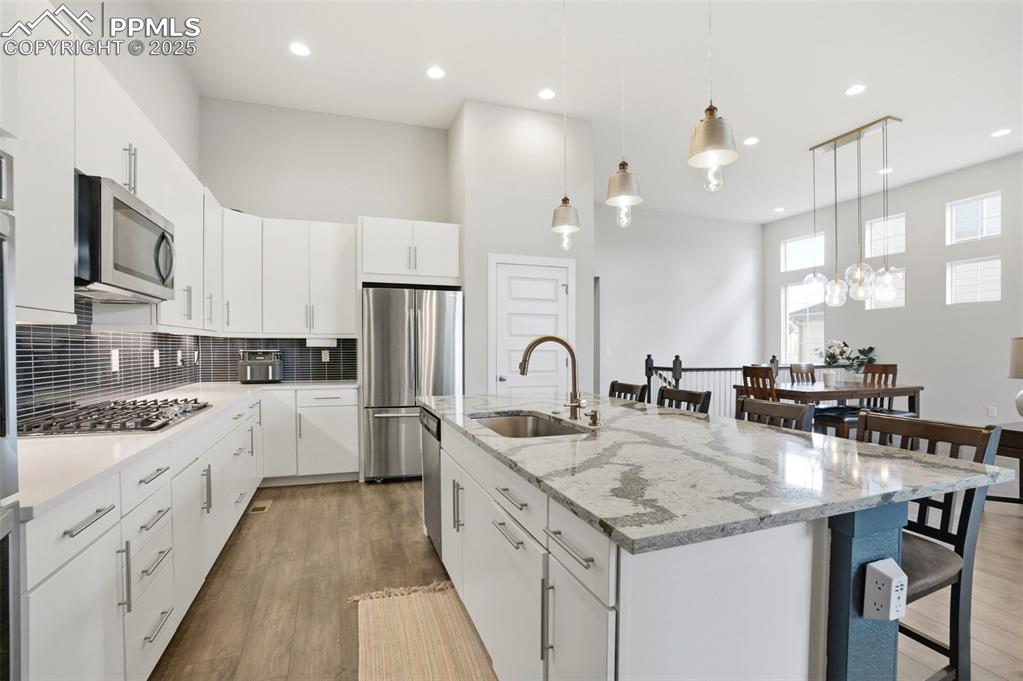 Image 11 of 49: Kitchen