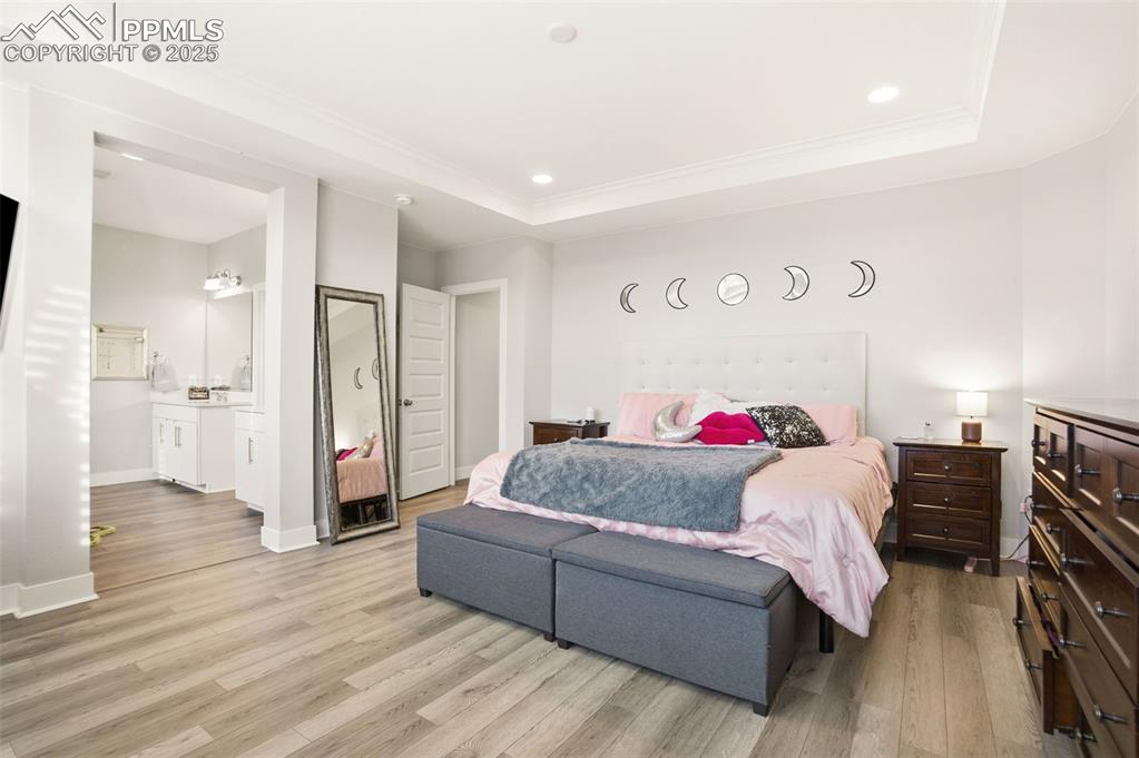 Image 16 of 49: Bedroom