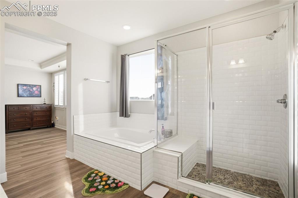 Image 18 of 49: Bathroom