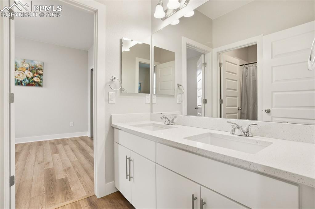 Image 20 of 49: Bathroom