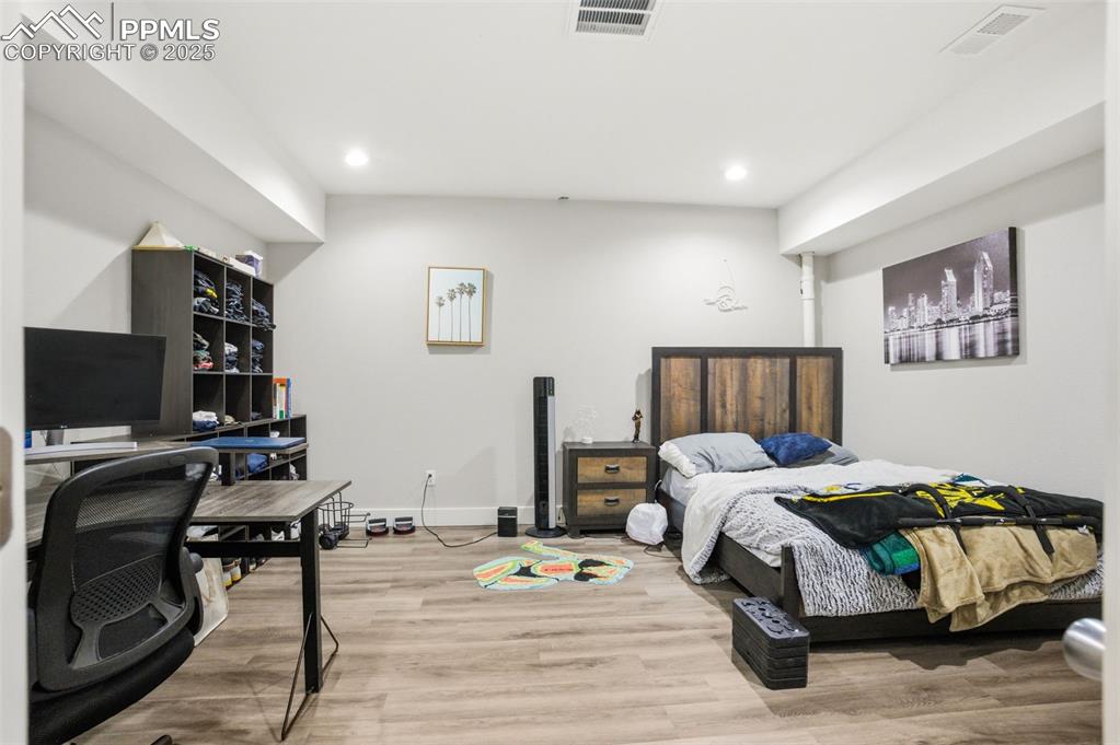 Image 34 of 49: Bedroom