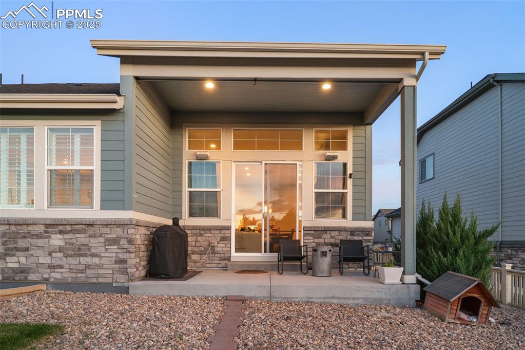 Image 36 of 49: Entry