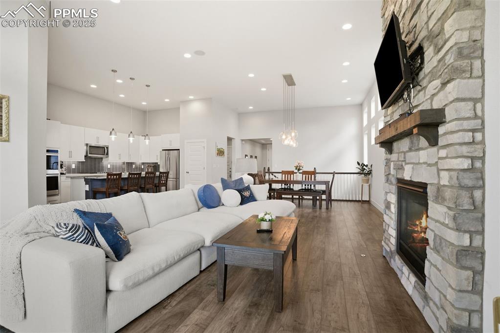 Image 4 of 49: Living Room