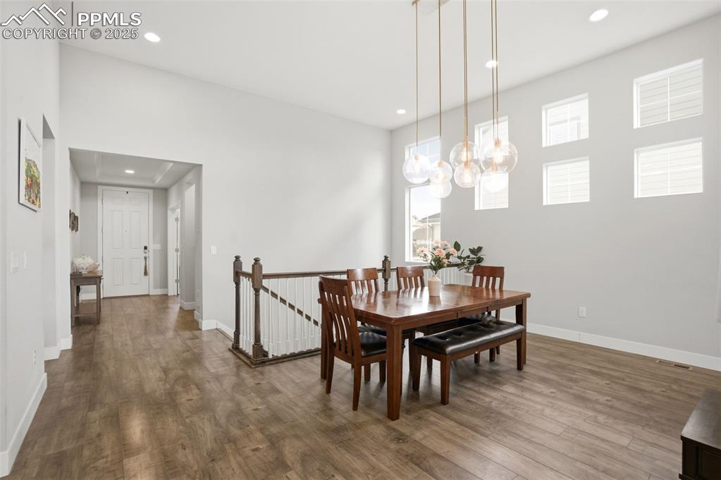 Image 7 of 49: Dining Area