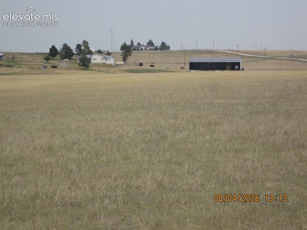 Image 16 of 18: Yard