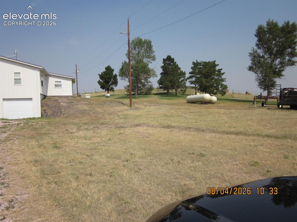 Image 5 of 18: Yard