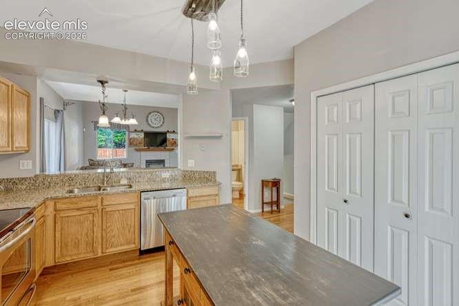 Image 6 of 38: Kitchen