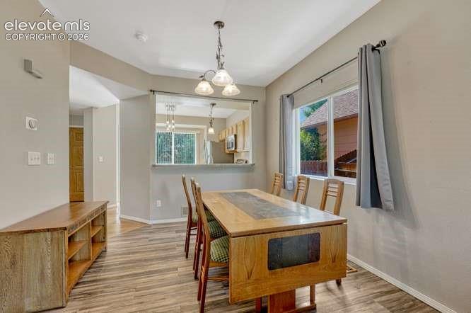 Image 9 of 38: Dining Area