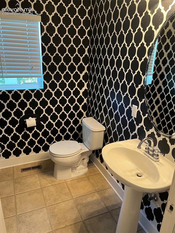 Image 19 of 38: Bathroom