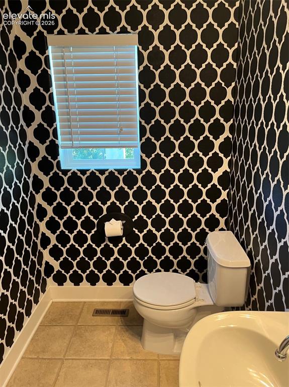 Image 20 of 38: Bathroom