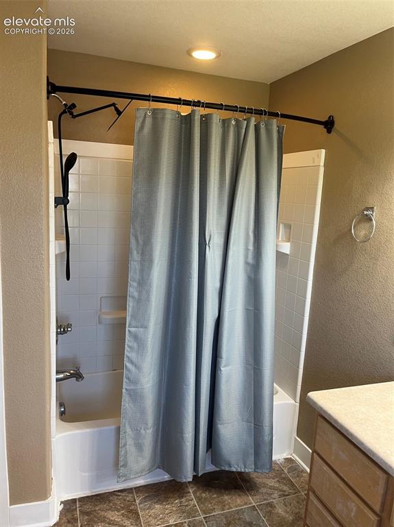 Image 31 of 38: Bathroom