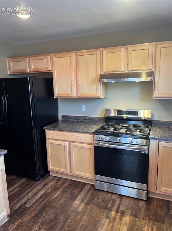Image 8 of 38: Kitchen