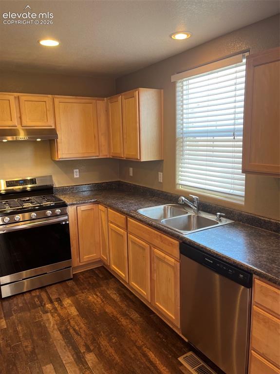Image 9 of 38: Kitchen