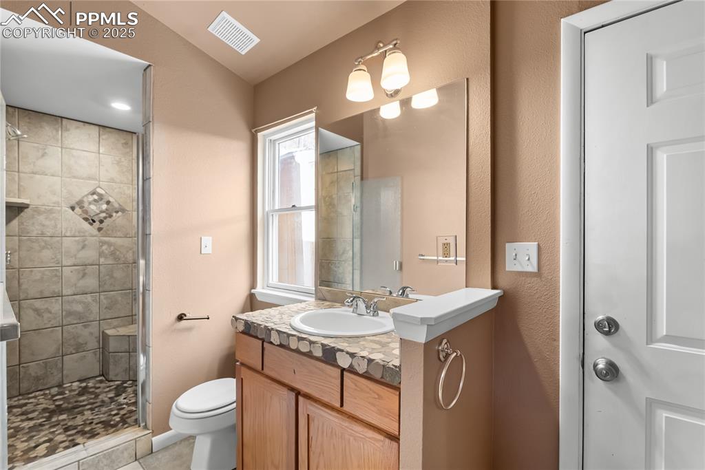 Image 13 of 24: Bathroom