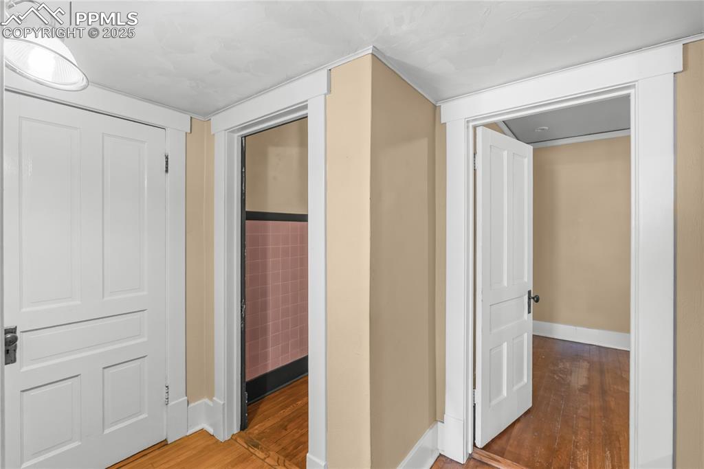 Image 15 of 24: Hallway