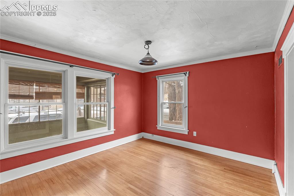 Image 5 of 24: Dining Room