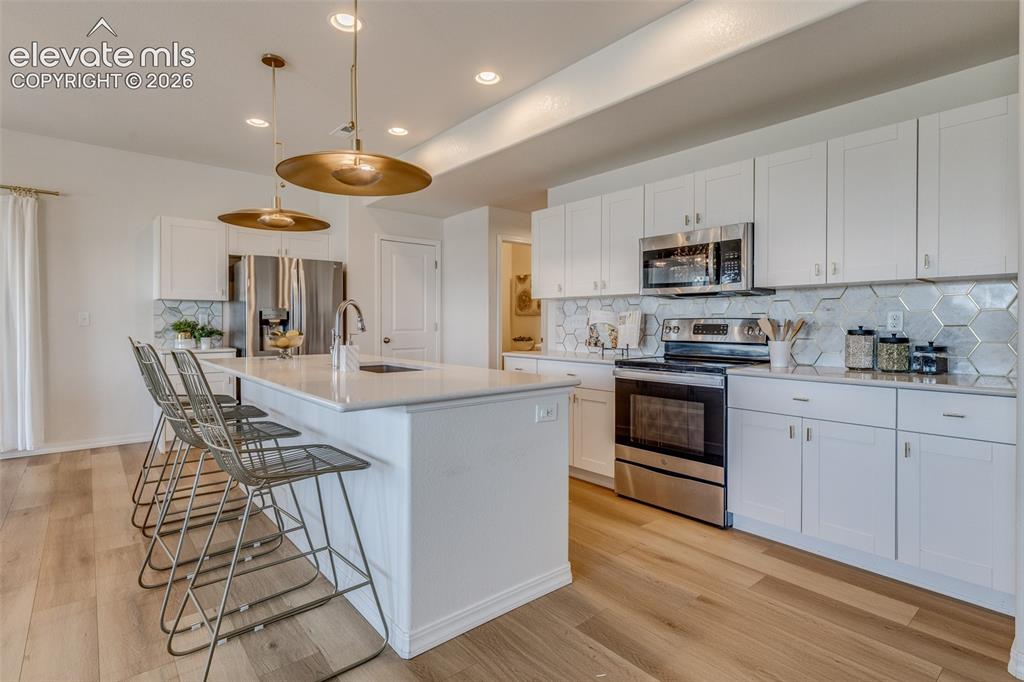 Image 3 of 39: Great open kitchen to the living area