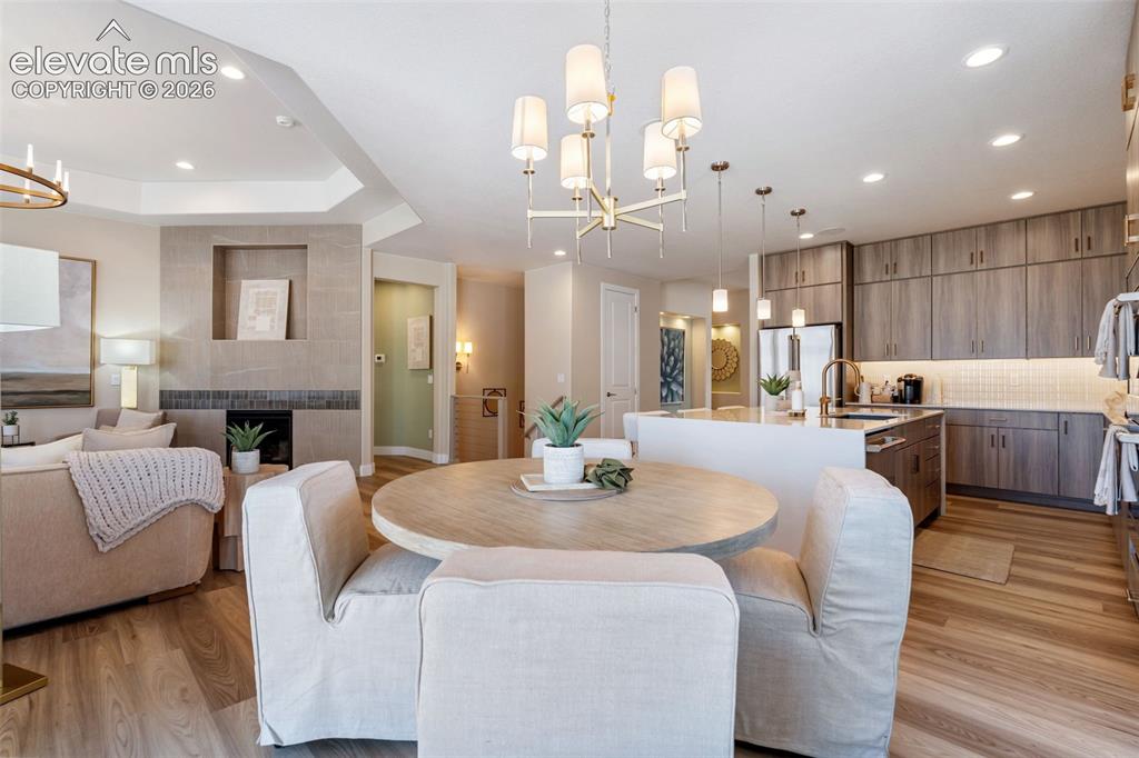 Image 14 of 50: Dining Area