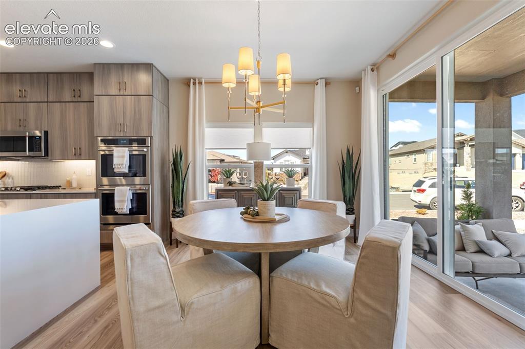Image 15 of 50: Dining Area