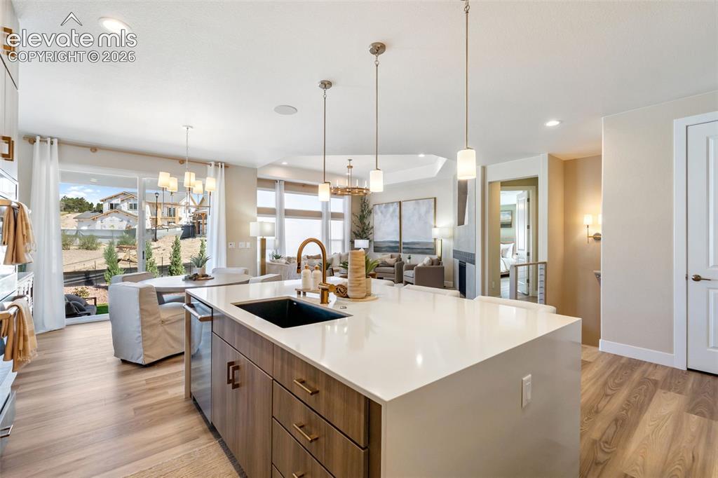 Image 18 of 50: Kitchen