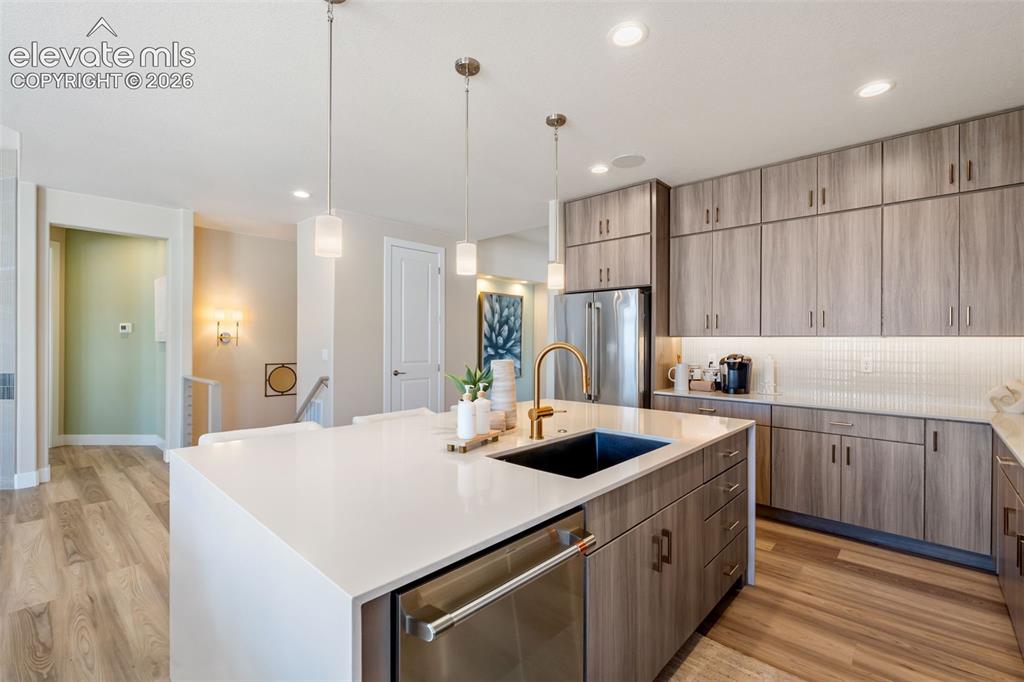 Image 19 of 50: Kitchen