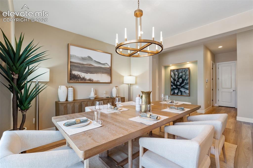 Image 7 of 50: Dining Area