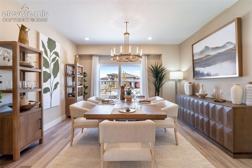 Image 8 of 50: Dining Area