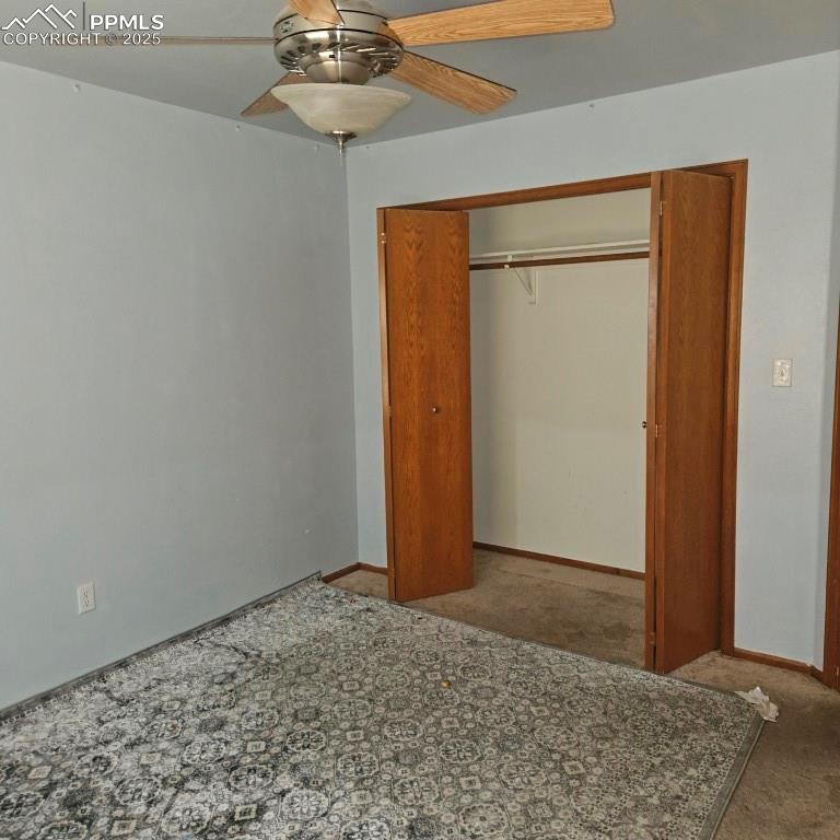 Image 14 of 16: Bedroom